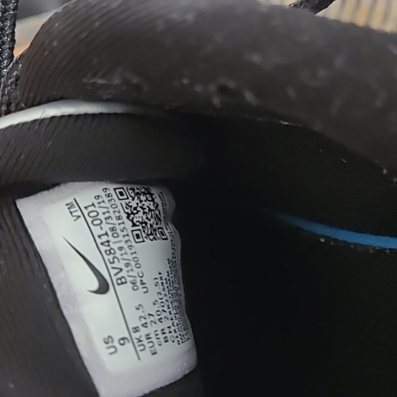 NIKE AIR MAX 720 METALLIC SILVER - Picture 6 of 9